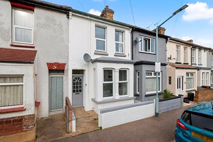 3 Bedroom Terraced House To Rent In Junction Road, Gillingham, ME7