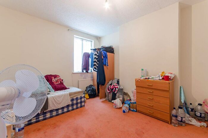 2 Bedroom Flat For Sale In High Road Leyton, Leyton, London, E10