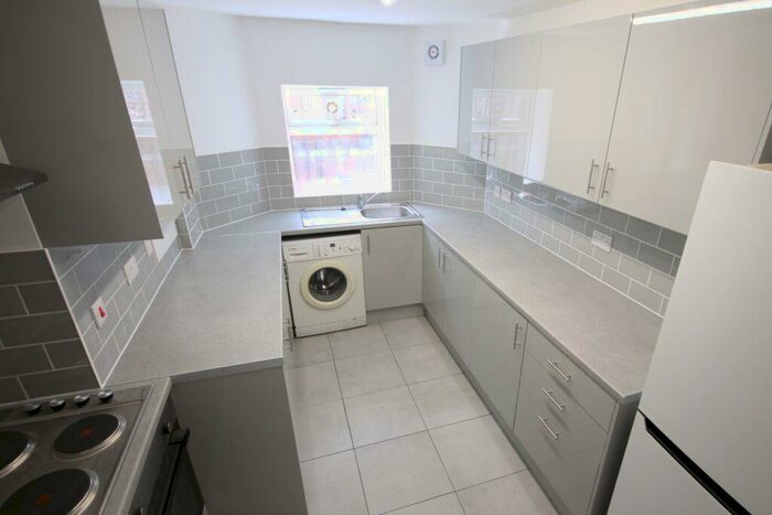 6 Bedroom Terraced House To Rent In Ebberston Terrace, Hyde Park, Leeds, LS6