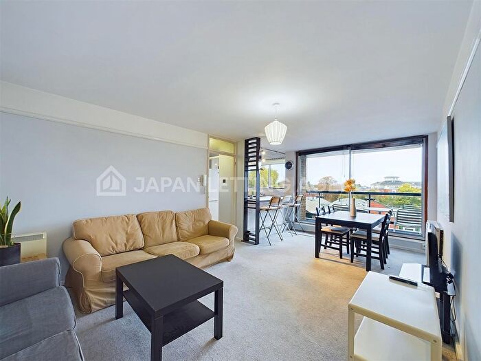 2 Bedroom Flat To Rent In Robins Court, Petersham Road, Richmond, TW10