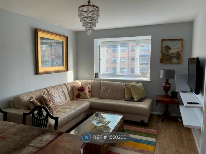 1 Bedroom Flat To Rent In Blackdown Close, London, N2