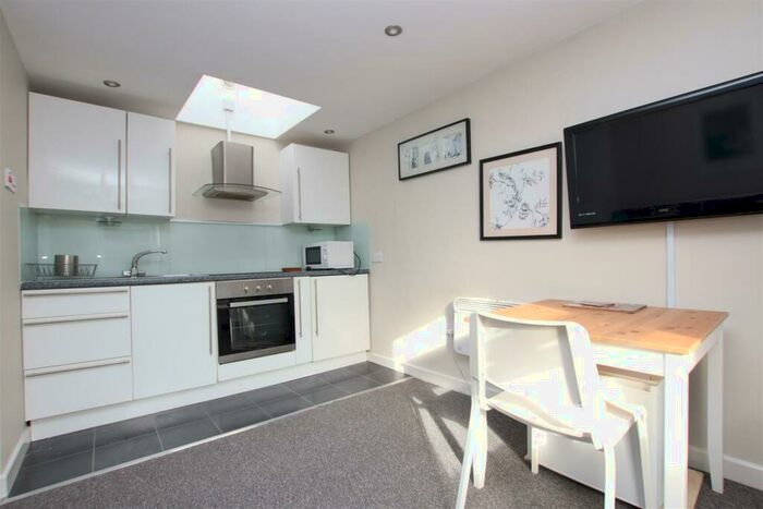 1 Bedroom Flat To Rent In Monmouth Court, Bath, BA1