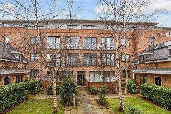 1 Bedroom Flat For Sale In Sovereign Walk, Horley, Surrey, RH6