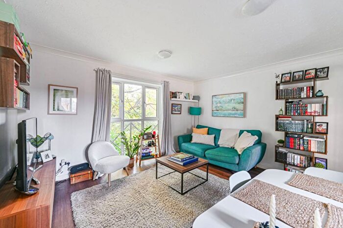 2 Bedroom Flat For Sale In Farrow Lane, New Cross, London, SE14