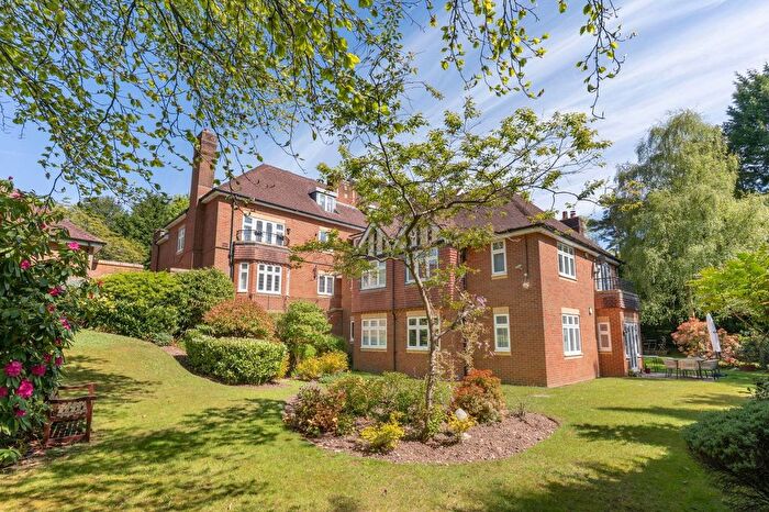 2 Bedroom Flat For Sale In Wood End Drive, Barnt Green, B45