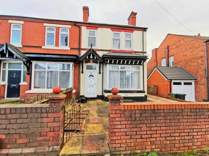3 Bedroom Semi-Detached House To Rent In Stourbridge Road, Dudley, DY1