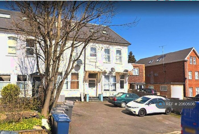 3 Bedroom Flat To Rent In Finchley Lane, London, NW4