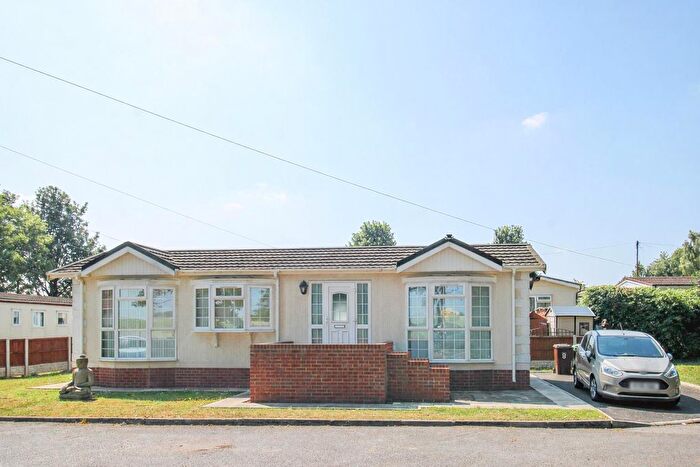 2 Bedroom Mobile/park Home For Sale In West Park Homes, Darrington, Pontefract, WF8