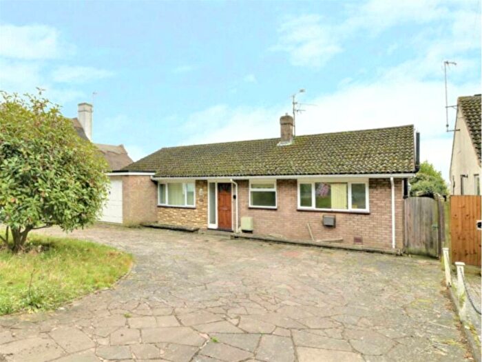 3 Bedroom Bungalow For Sale In Castle Hill Road, Totternhoe, Dunstable, Bedfordshire, LU6