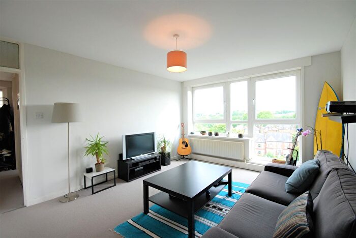 2 Bedroom Flat To Rent In Lanercost Close, London, SW2