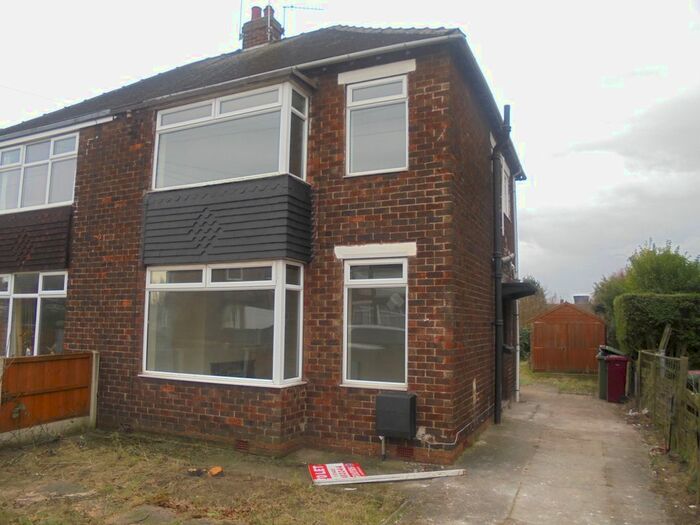 3 Bedroom Semi-Detached House To Rent In Warley Road, Scunthorpe, DN16