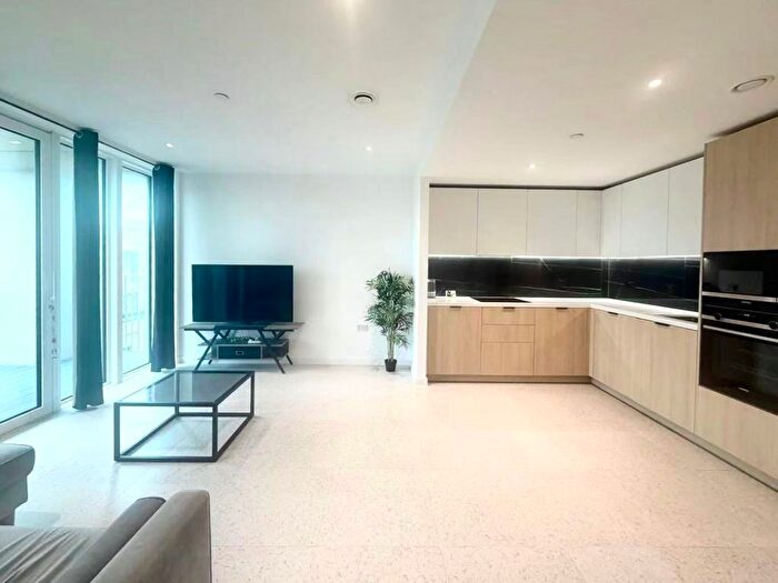 2 Bedroom Flat To Rent In Cendal Crescent, London, E1