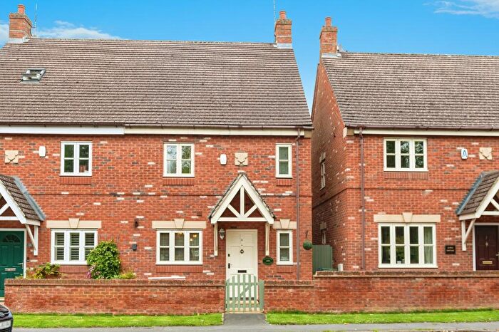 4 Bedroom Semi-Detached House For Sale In Warwick Road, Warwick, CV35