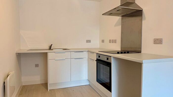 1 Bedroom Flat To Rent In Church Street, Dewsbury, Dewsbury, WF13