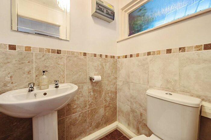 3 Bedroom End Of Terrace House For Sale In Hawkins Way, Wokingham, RG40