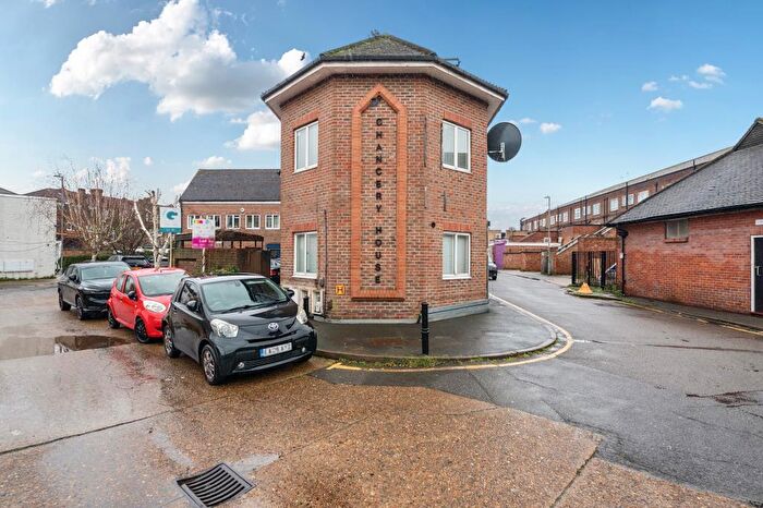 1 Bedroom Flat For Sale In Surbiton, Surrey, KT6