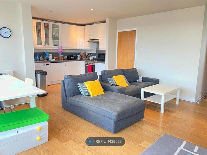 2 Bedroom Flat To Rent In Bedford Hill, London, SW12