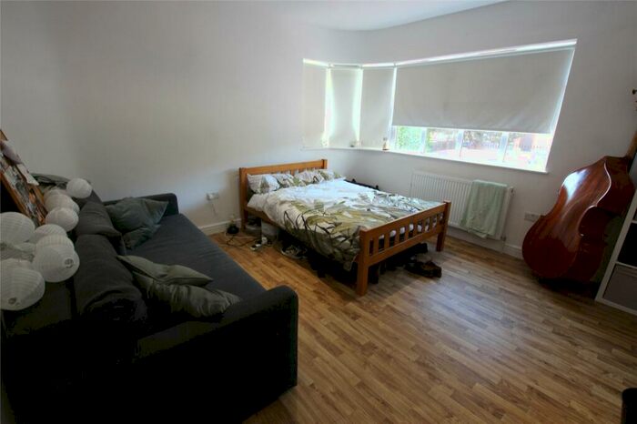 Studio To Rent In Court Road, London, SE9