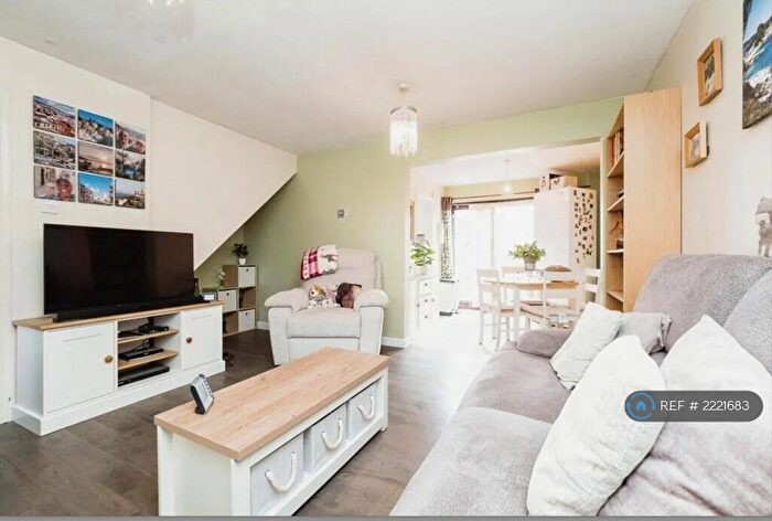 4 Bedroom Detached House To Rent In Fulmer Road, London, E16