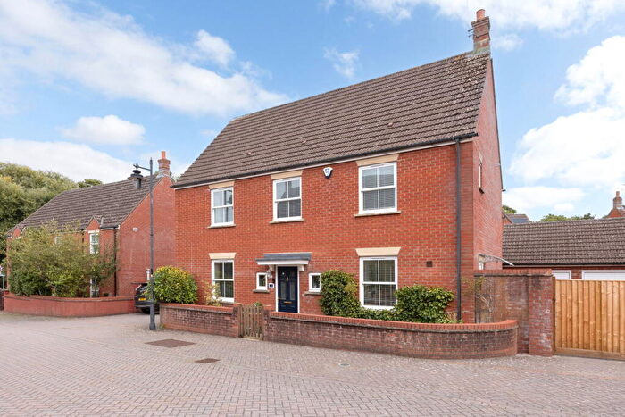 4 Bedroom Detached House For Sale In Teasel Close, Devizes, Wiltshire, SN10