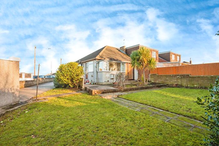 2 Bedroom Bungalow For Sale In Lulworth Avenue, Leeds, LS15
