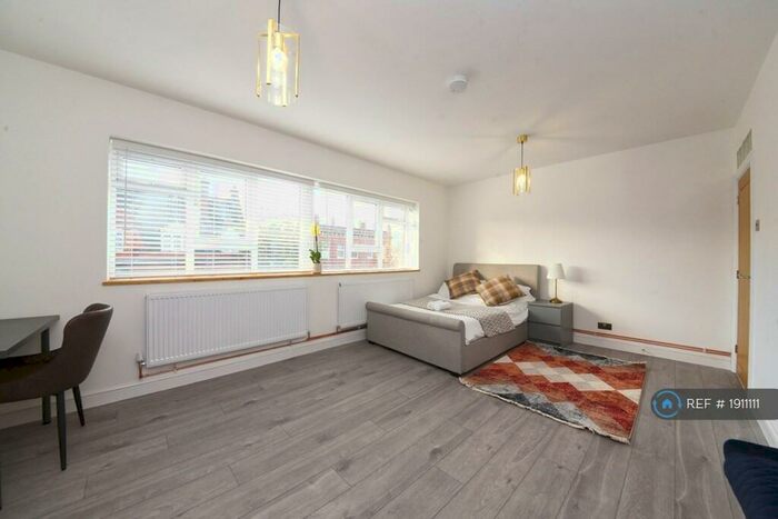 4 Bedroom Maisonette To Rent In Cricklewood Broadway, London, NW2