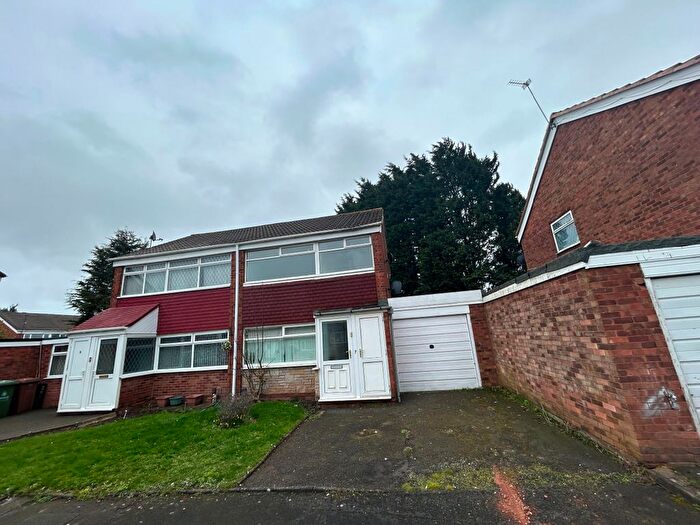 3 Bedroom Semi Detached House To Rent In Belgrave Walk, Walsall, WS2