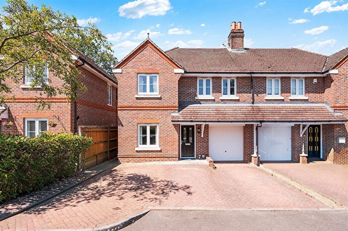 4 Bedroom Semi-Detached House For Sale In Hurley Close, Banstead, SM7