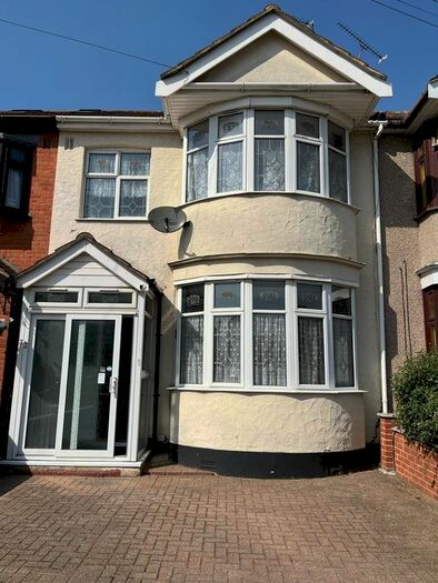 3 Bedroom Terraced House To Rent In Norbury Gardens, Romford, RM6