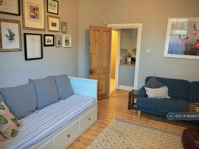 2 Bedroom Flat To Rent In Manor Park, London, SE13