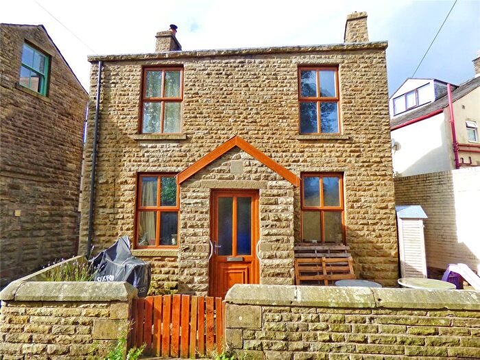 2 Bedroom Detached House For Sale In Victoria Street, Haslingden, Rossendale, BB4