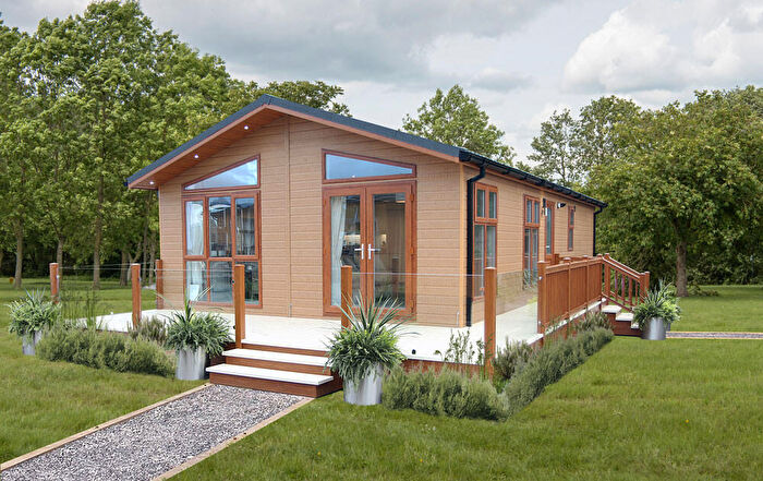 2 Bedroom Park Home For Sale In Stratford-upon-Avon, Warwickshire, CV37