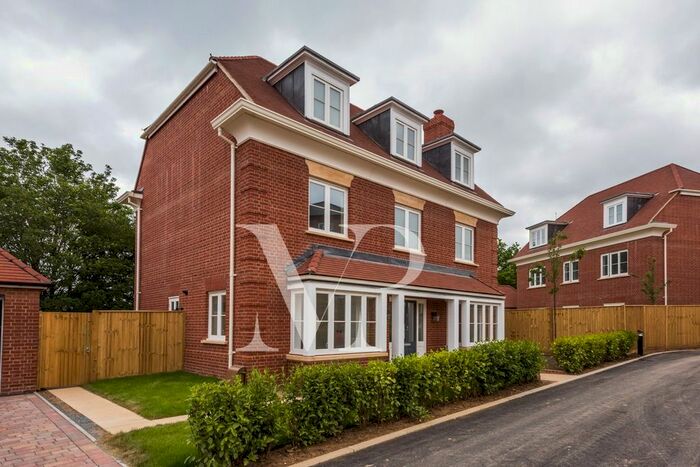 5 Bedroom Detached House To Rent In Lushington Dr, Barnet, EN4