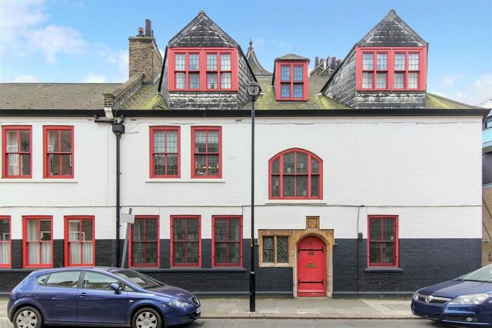 Studio To Rent In Studio Flat, Pocock Street, Borough, London, SE1