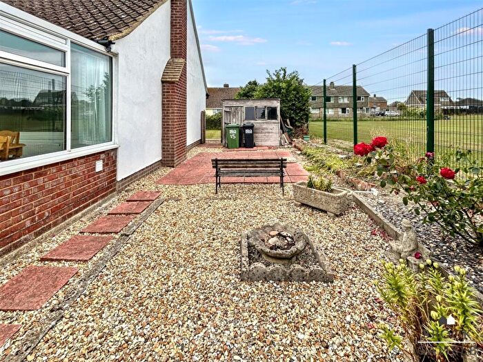 2 Bedroom Bungalow For Sale In Went Hill Gardens, Eastbourne, BN22