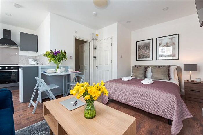 1 Bedroom Studio To Rent In Warwick Rd, London, SW5