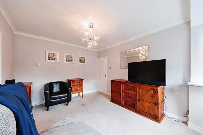 1 Bedroom Apartment For Sale In Lode Lane, Solihull, B92