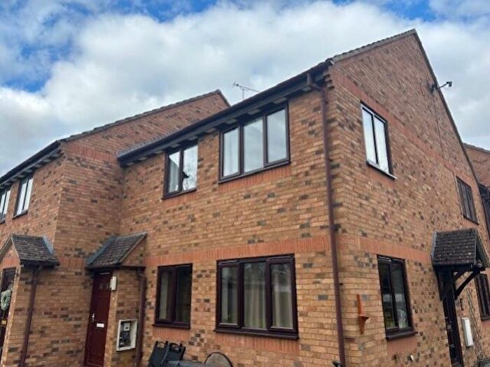 3 Bedroom Maisonette To Rent In The Larches, Carterton, Oxon, OX18