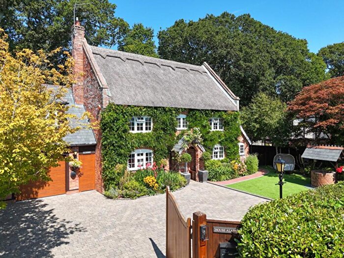 5 Bedroom Cottage For Sale In Woodside Lane, Ashley, New Milton, BH25