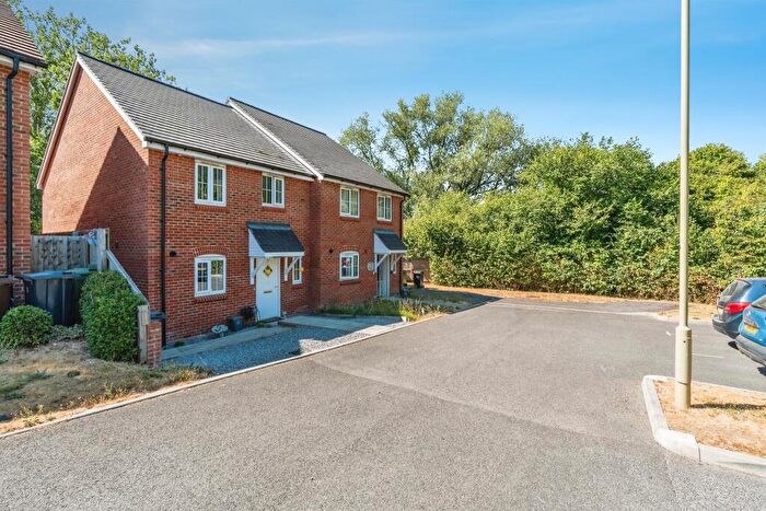 3 Bedroom Semi-Detached House For Sale In Battenberg Close, Romsey, SO51