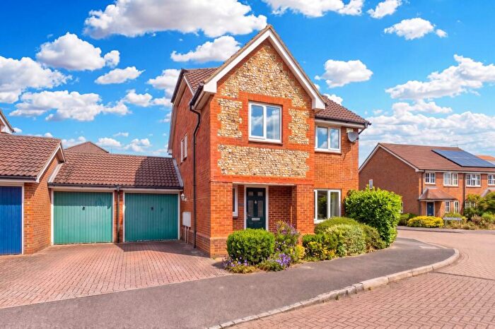 4 Bedroom Detached House For Sale In Farmers End, Charvil, Reading, Berkshire, RG10