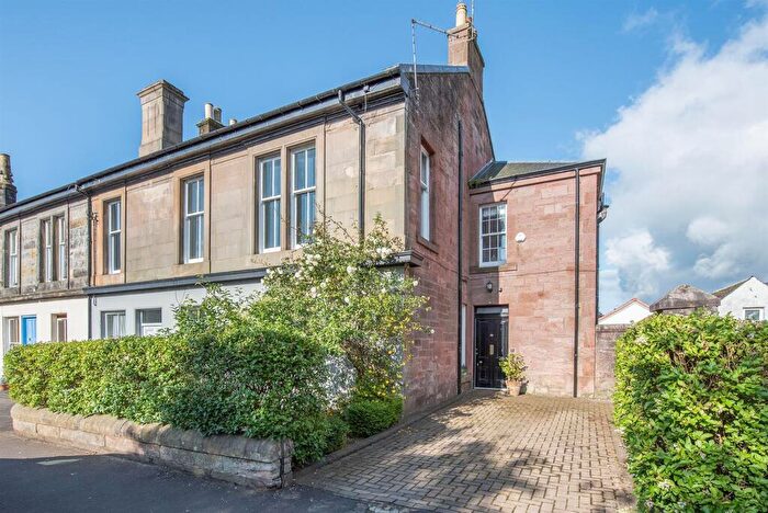 3 Bedroom Flat To Rent In Mcnabb Street, Dollar, FK14