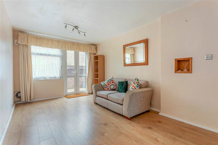 1 Bedroom Flat To Rent In Bell Drive, London, SW18