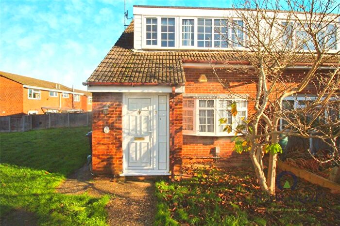 3 Bedroom End Of Terrace House For Sale In Glamis Close, Hemel Hempstead, Hertfordshire, HP2