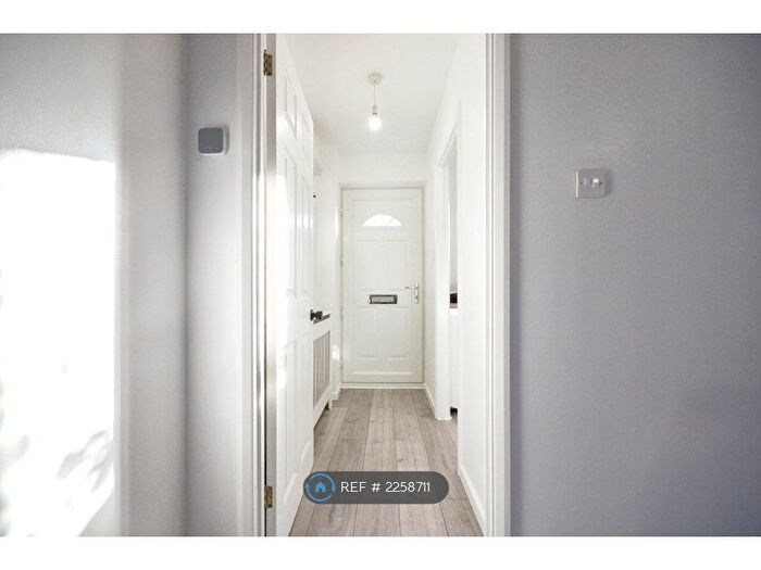 2 Bedroom End Of Terrace House To Rent In Albacore Avenue, Warsash, Southampton, SO31