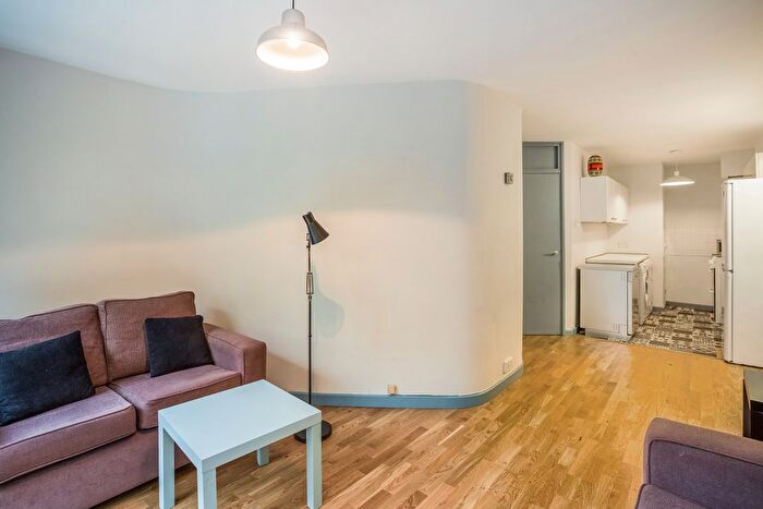 1 Bedroom Flat To Rent In Archery Steps, St George's Fields, London, W2