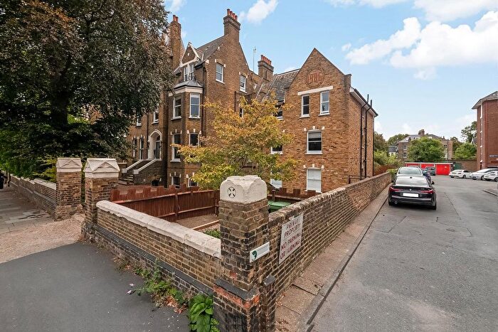 2 Bedroom Flat For Sale In Wickham Road, Brockley, London, SE4
