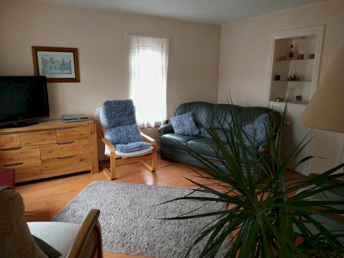 2 Bedroom Flat To Rent In Abbeyhill Crescent, Edinburgh, EH8