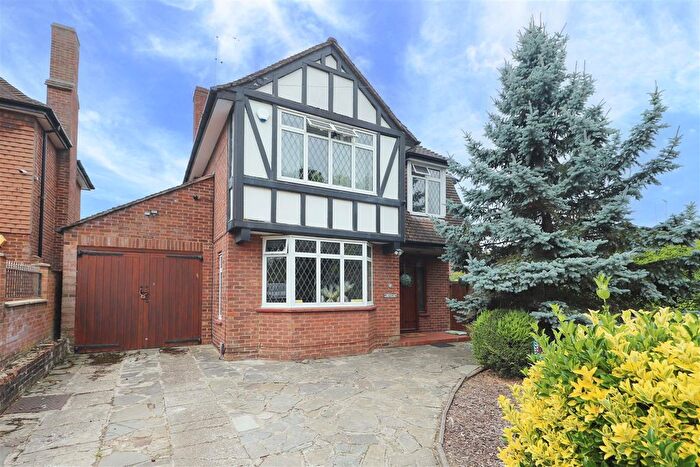 4 Bedroom Detached House For Sale In Fairfield Road, Uxbridge, UB8