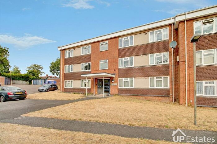 2 Bedroom Flat For Sale In Albion Street, Kenilworth, CV8
